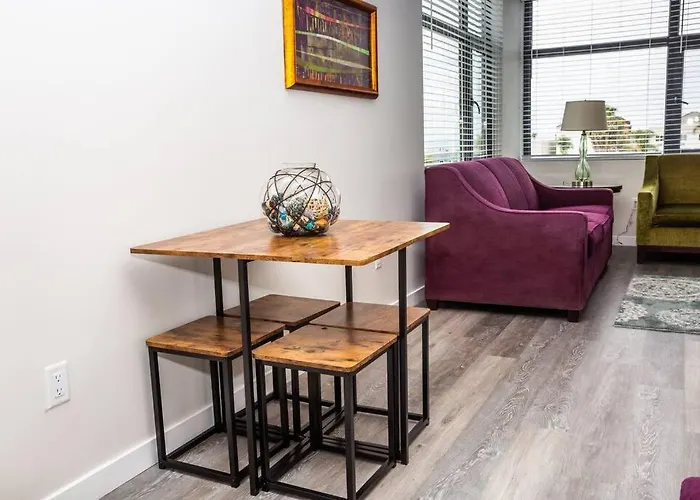One Bedroom Apartment With San Diego Downtown View
