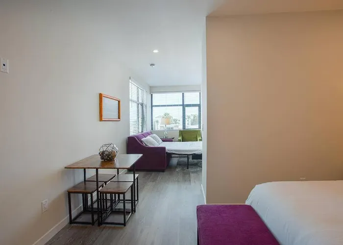 One Bedroom Apartment With San Diego Downtown View